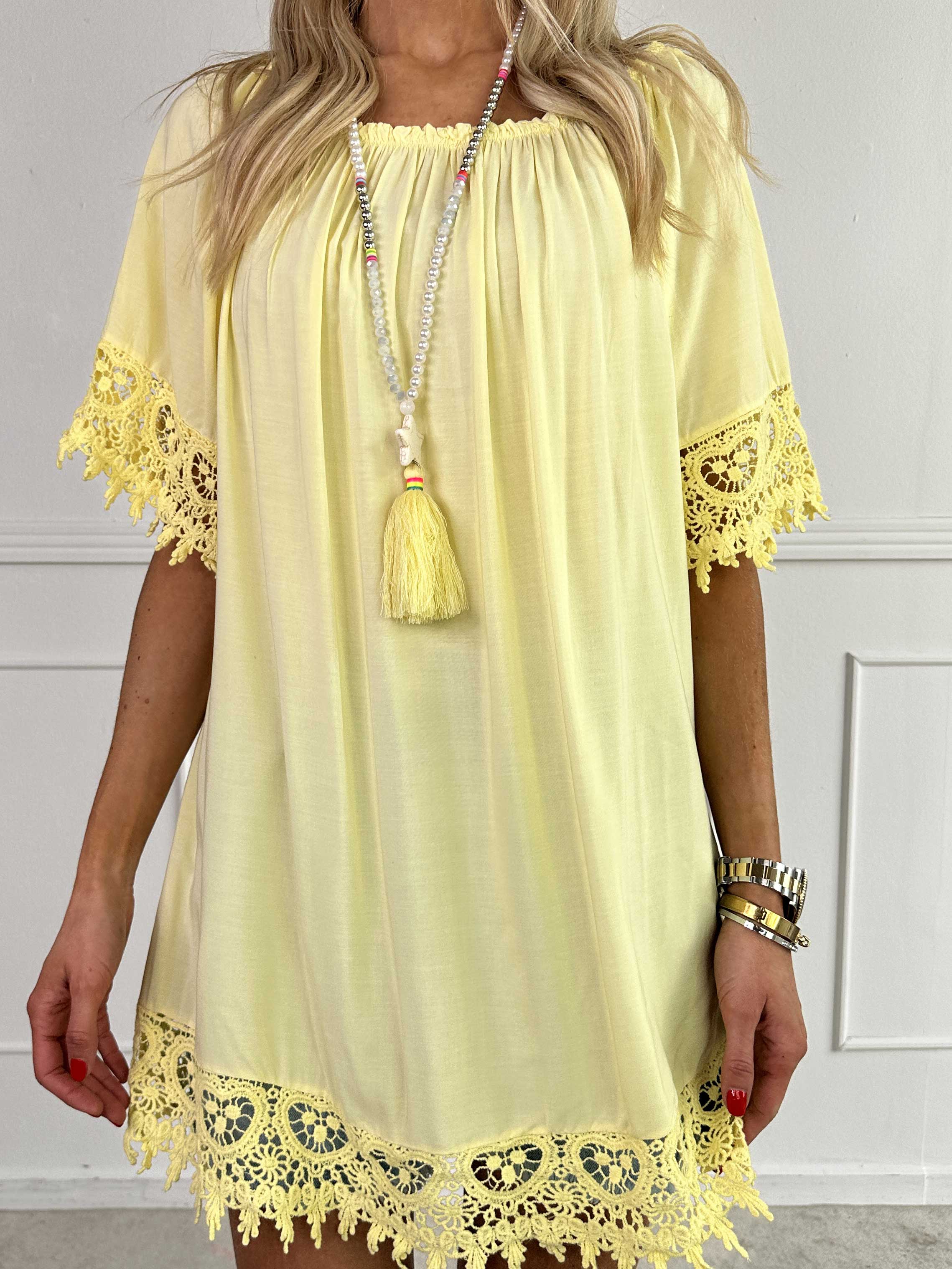 Carnelia - Sød tunikakjole i viskose med broderet kanter